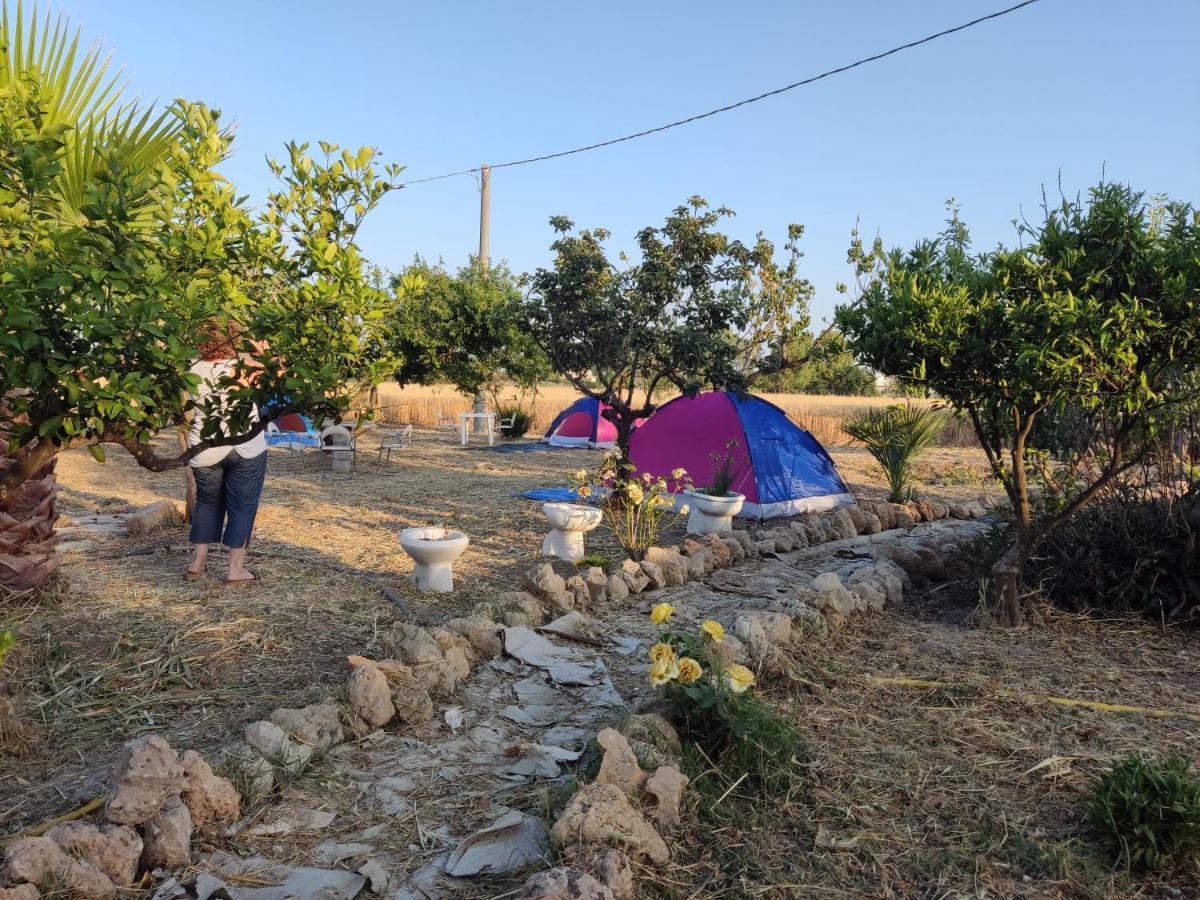 Aree Tende Presso La Casa In Campagna Di Ottavia Hotel Alezio Buitenkant foto
